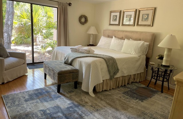 Gorgeous Villa! Private Oceanfront Resort. Free Bikes, Beach Gear, Grill, Pools