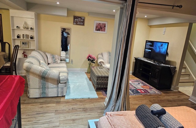 Gorgeous Walkout Basement Apartment Fully Furnished, Seperate Entrance.