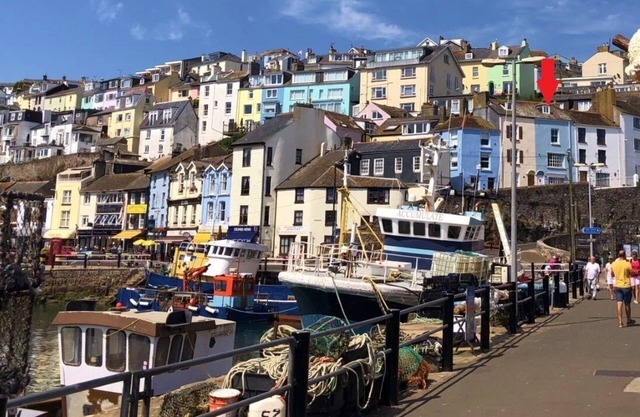 Gorgeous Waterside Fisherman's Cottage, Free Parking, Harbour Views, Disney+