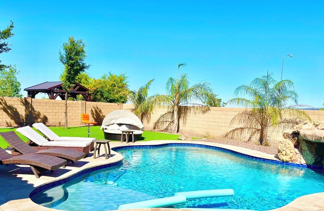 Gorgeously decorated 4 bed villa, amazing pool oasis 15 mins to Tempe,Scottsdale