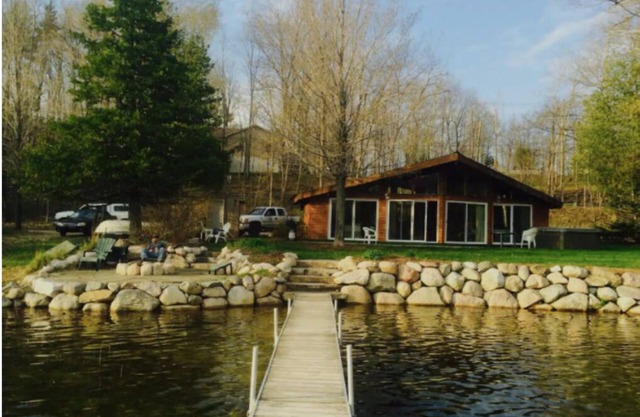 Gotaway Lodge on Lake Ann