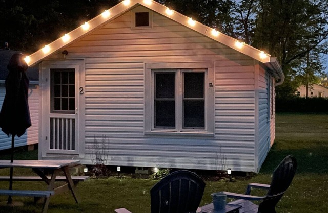 GOTL Charming One Bedroom Lake Erie Cottage