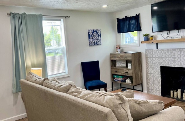 GOTL Cozy Cottage- Sunset Vacation Rentals
