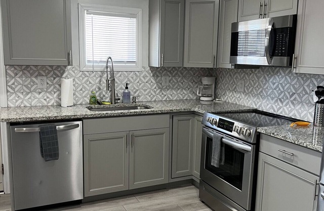 GOTL Strip Suite #3- Sunset Vacation Rentals