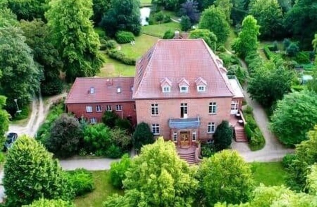 Gottin Manor House - for up to 25 people