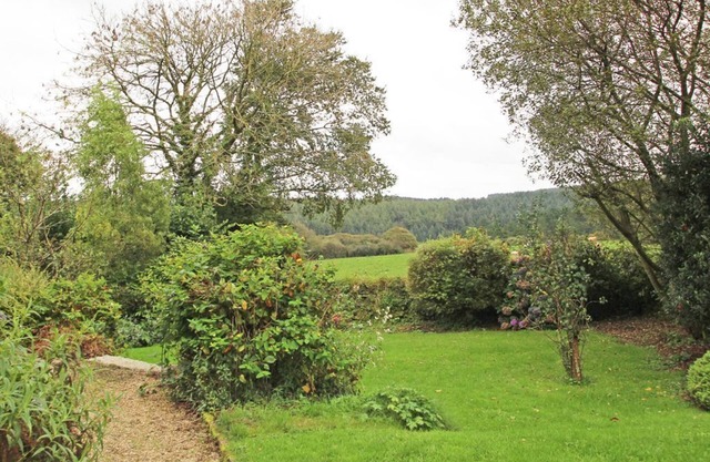 Grade 2 Listed Cottage 5 mins from Wadebridge (pet friendly)