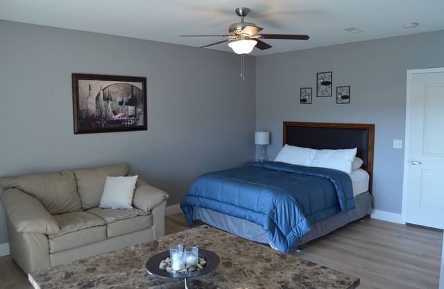 Grafton Escape #1 - River views! Pool! Walking distance to bars/restaurants