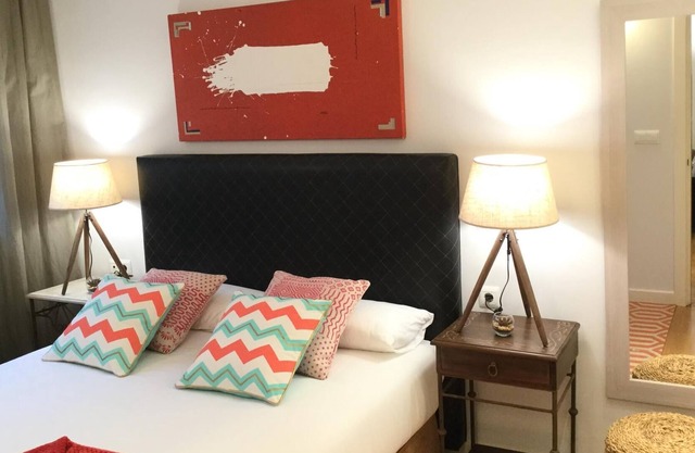 Gran Via 1.2 by Forever Rentals. Spacious 2 bedroom apartment with free wifi
