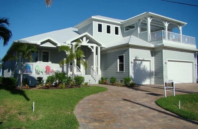 Grand 2-Story Cape Coral Riverfront Villa - Riverhouse Princess