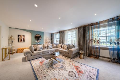 GRAND 200 SqM 3-Bedroom VILLA
