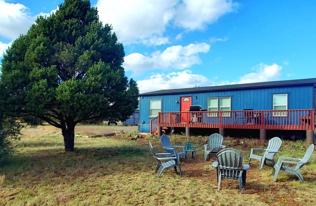 Grand Canyon - Pinion Pine Getaway - Fenced Acre & Mountain Views!