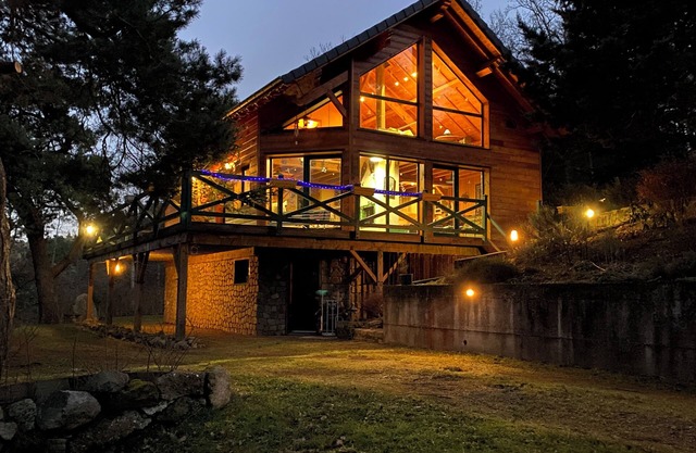 Grand Chalet en Auvergne au Bord du lac Daydat, 3 Chambres, Grand Terrain