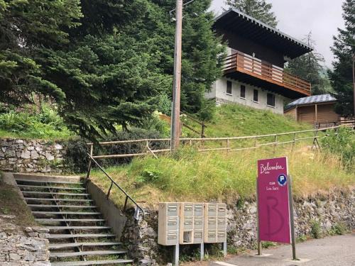 Grand Chalet pour 10 avec vue magnifique sur les pistes et les montagnes à 10mn à pied des pistes