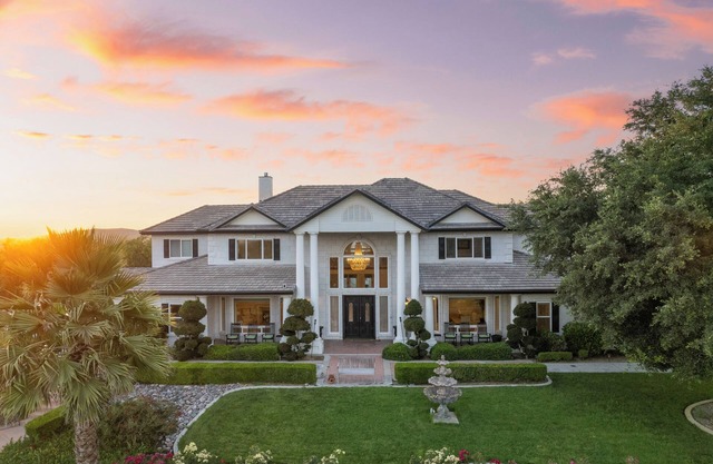 Grand Contento by AvantStay | Extraordinary Estate w/Pool & Movie Room