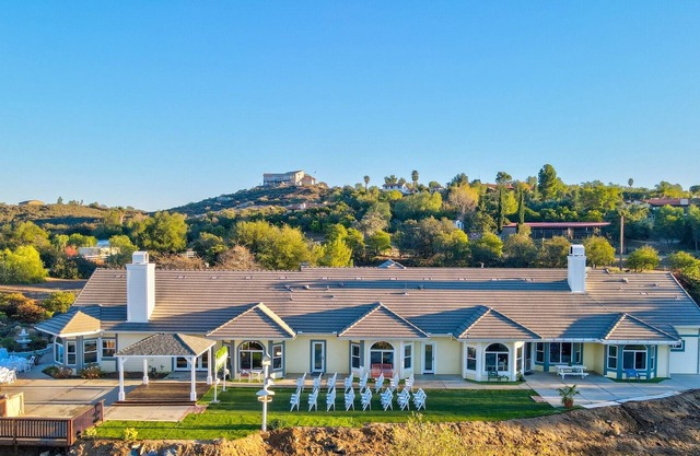 Grand Country Home. Spa, Outdoor Cinema on 7 Acres