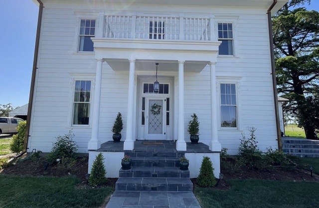 Grand Historic Home Minutes from UC Davis
