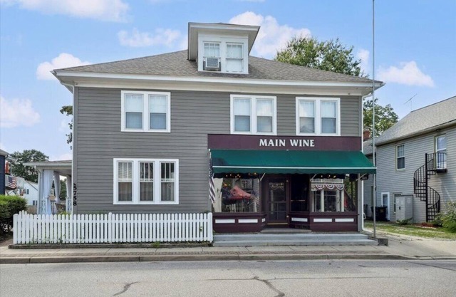 Grand home located right on Main St, walk to Chesapeake Bay & great restaurants