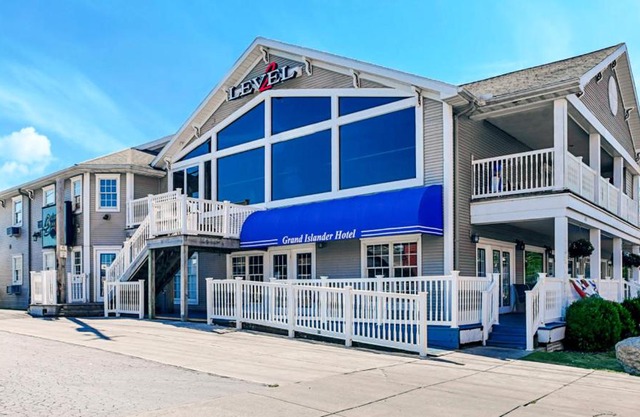 Grand Islander Hotel