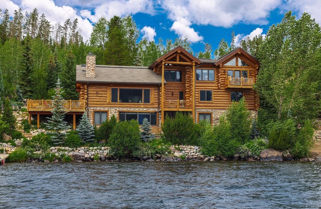 Grand Lincoln Log Cabin - Spectacular Luxury Lakefront Estate
