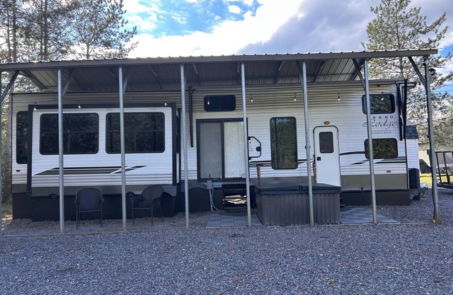 Grand Lodge Along Best Elk Viewing Road