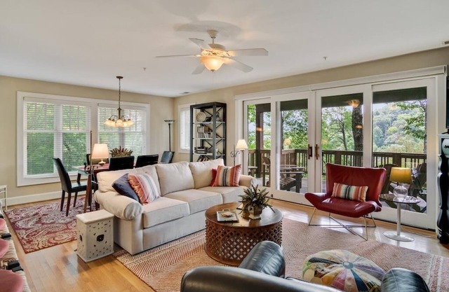 Grand Oaks A1 - Mountain Condo, Echota Gated Resort, Indoor/Outdoor Pools and Hot Tub, Fitness Ar.