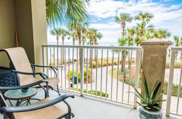 GRAND PANAMA, BEACHFRONT, Sm Pet-friendly, 2 HEATED POOLS, Openings Nov. & Dec.