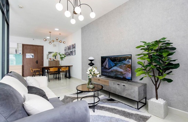 Grand Riverside Aparment 4Brs 5 Beds near D1