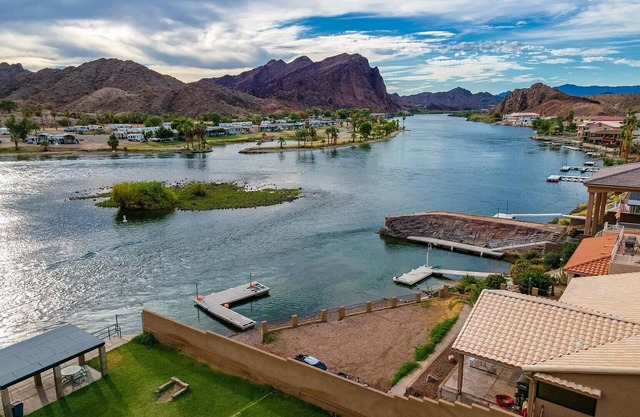 Grand Sand Riverfront, private beach & boat dock