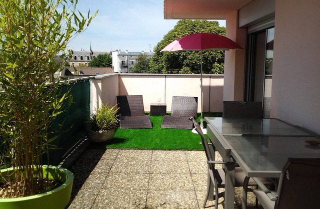 Grand T2 55m² + 34m² terrace in the city center with exceptional views