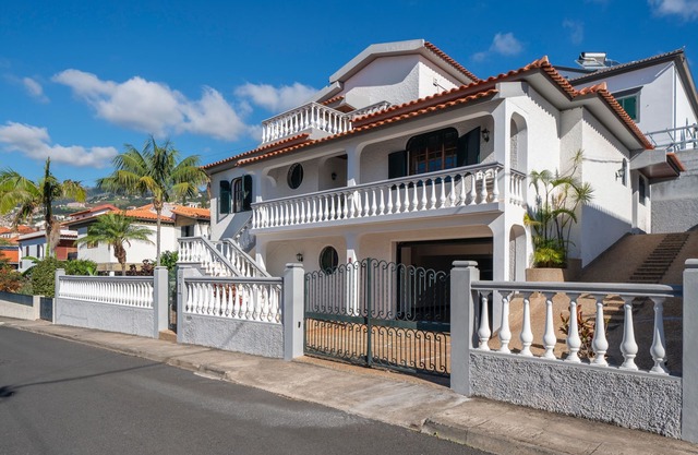 Grand traditional villa in Funchal | BelleVeva