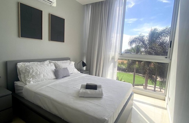 Grand View 2 Bedroom Apartment, Gym, Garden and Pool