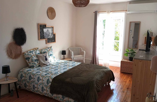 Grande Chambre Dans Belle Maison Avec Petit déj Proche des Thermes et du Casino