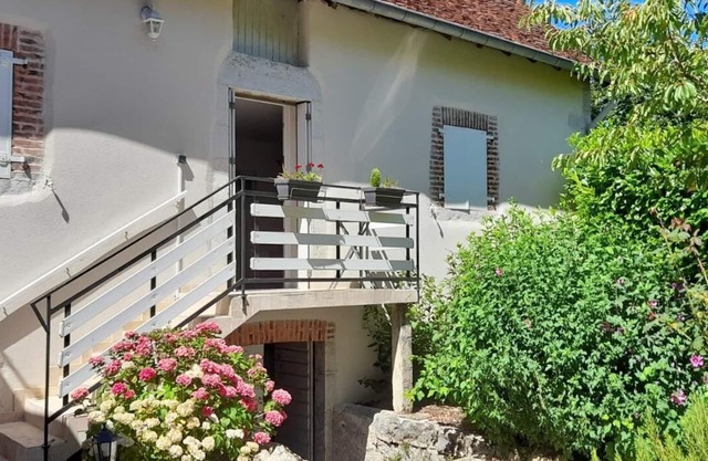 Grande Chambre D'hôte Avec Coin Cuisine. Idéal Pour Couple Avec Enfants