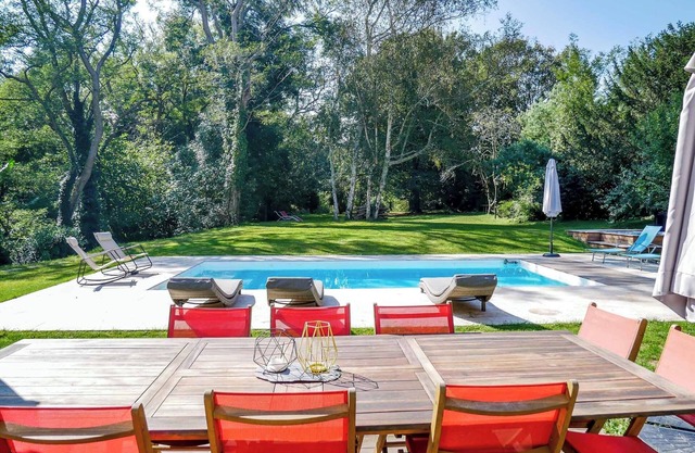 Grande Maison, Piscine, 2 Hectares de Forêt, 14 Personnes