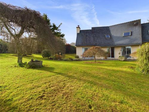 Grande maison spacieuse et moderne avec jardin