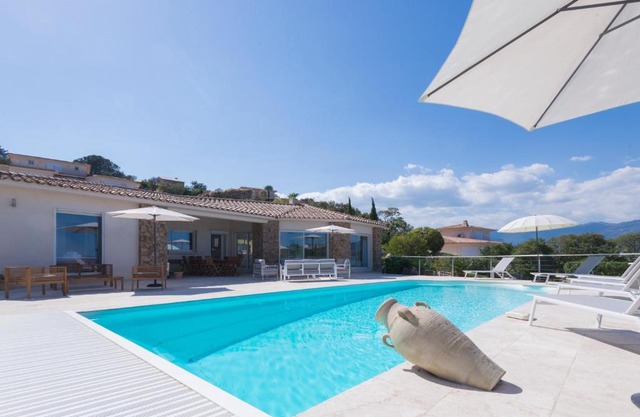 Grande villa à Porto-Vecchio avec piscine, jacuzzi, sauna & fitness - Vue mer