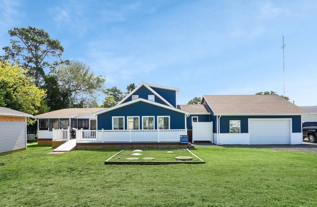 Grandma's House - Close to town, game area & large yard!