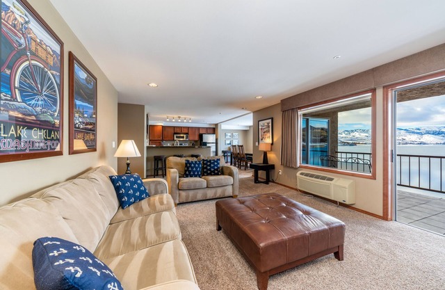GrandView 304 - 2 Bedroom Waterfront Condo
