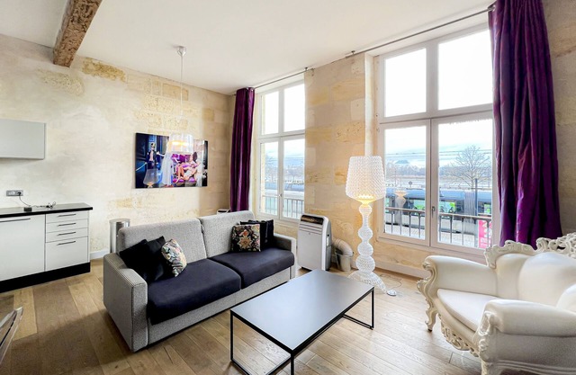 Great 2 bedrooms flat with river view