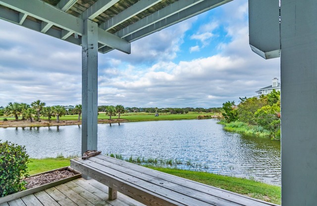 Great 3 Bedroom Villa within walking distance to the BHI Club and Beach! 2-4 Passenger Golf carts!