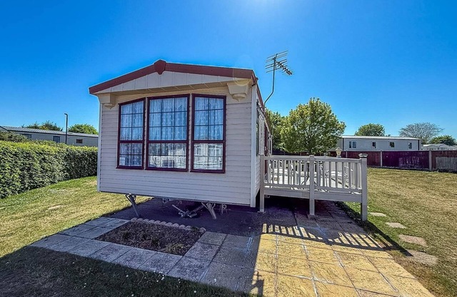 Great 6 berth caravan for hire at Cherry Tree Holiday Park in Norfolk ref 70801C