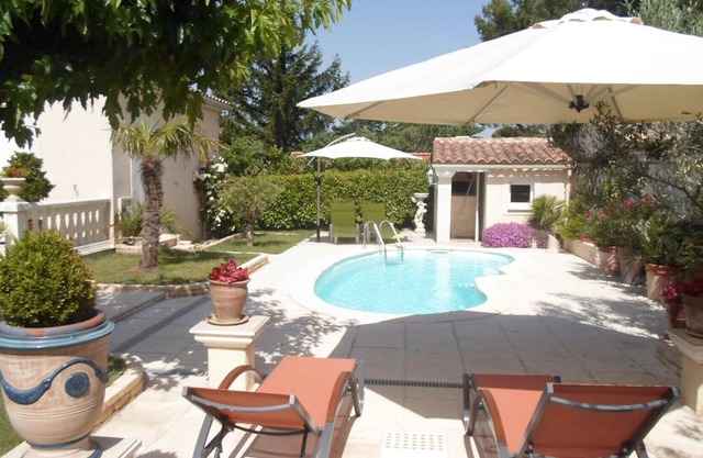 Great villa of high standard, pool in Avignon
