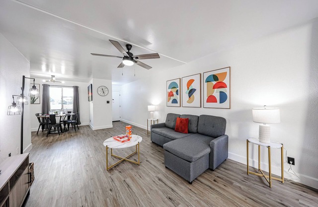 Great Full 1B/1Bath Condo Near Restaurants & Bars With Pool