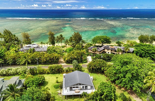 Great House Across from Beautiful Anini Beach Extended Family 100 steps to sand