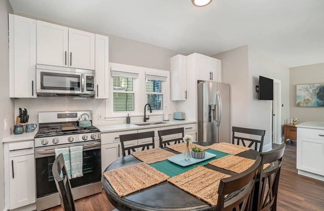 Great Lakes Getaway-Lower Unit - Near Outlet Mall