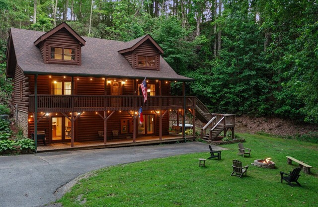 Great Life At Grants Mountain Hot Tub-Fire Pit-WiFi-Fireplace