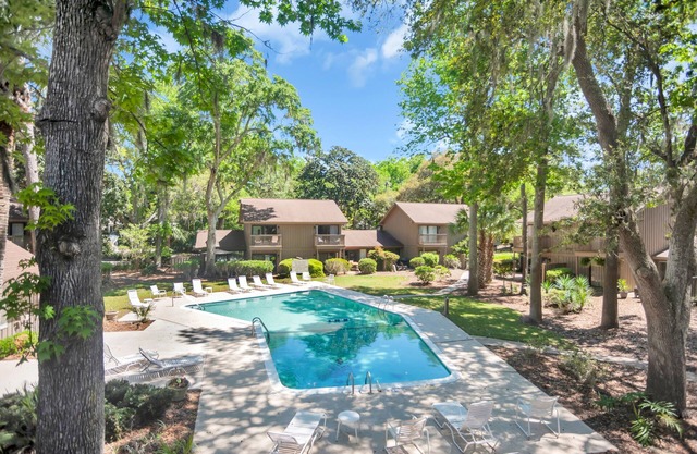 Great location! Charming villa near beach, golf & pickleball.