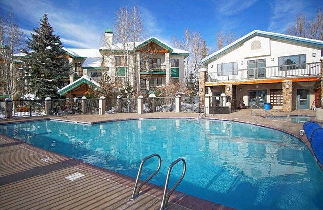 Great location - 2BR/2Bath, Ski In Ski Out, Heated Pool, Sauna