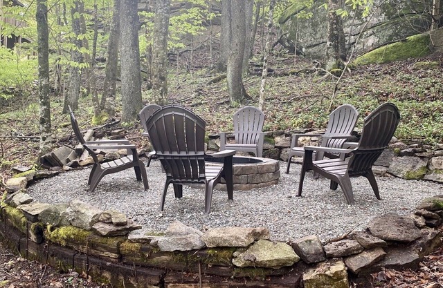 Great Location/100 yd. to lift, Club Member, Walk To Resort & Fire pit!