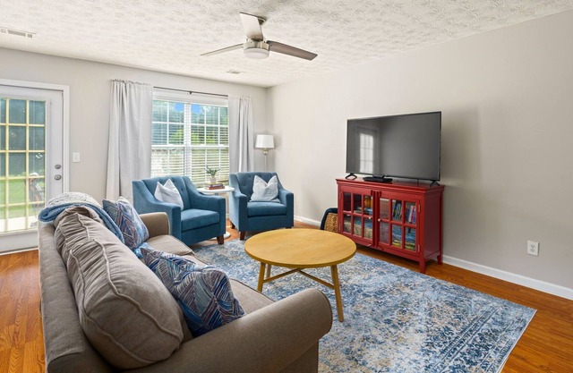 Great Location! Campus 2 MI, Tiger Town 8 MI, JordanHare 2.2 MI RTJ Golf 8.4 MI